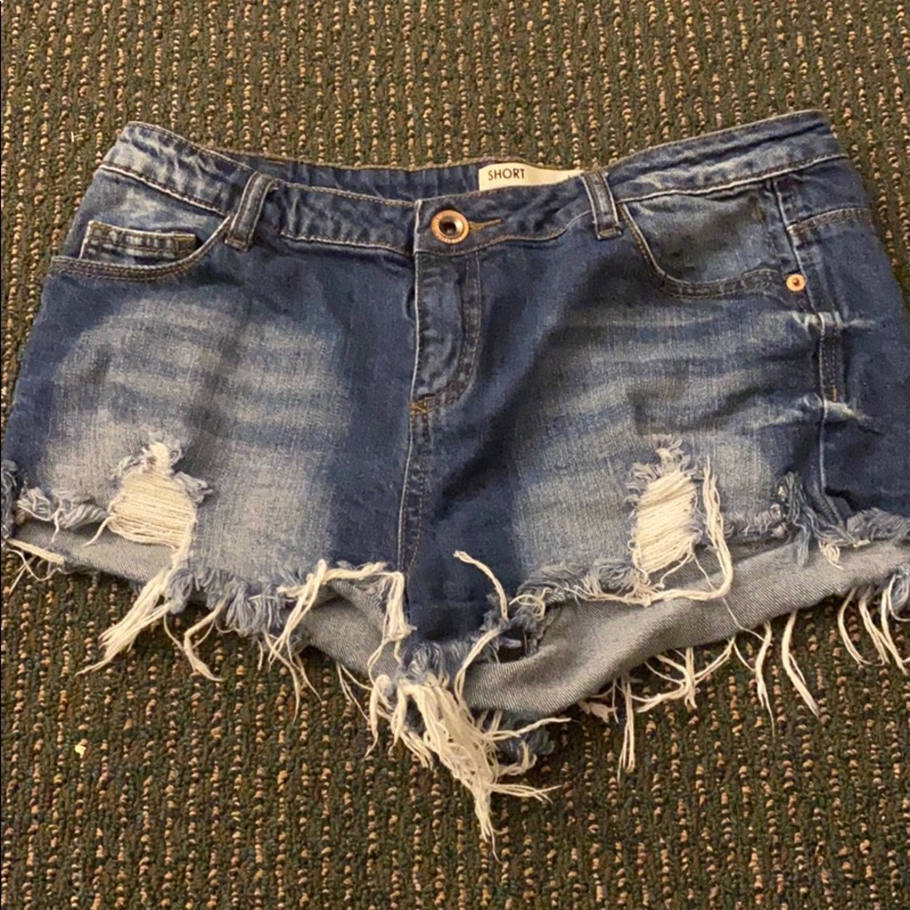 Jean short with fray